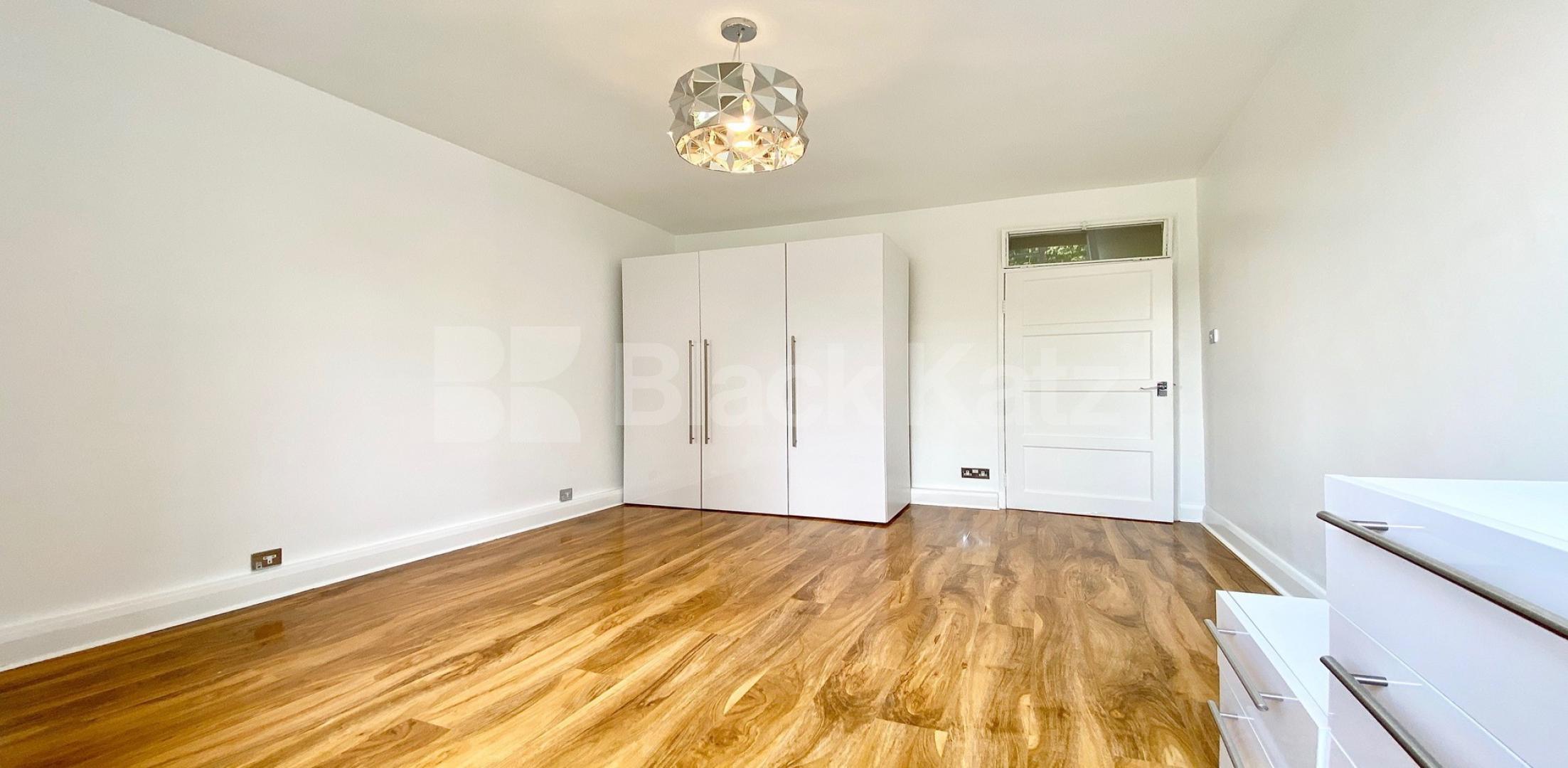 			VIDEO VIEWING AVAILABLE!, 2 Bedroom, 1 bath, 1 reception Apartment			 Cruikshank Street, ANGEL-KINGS CROSS